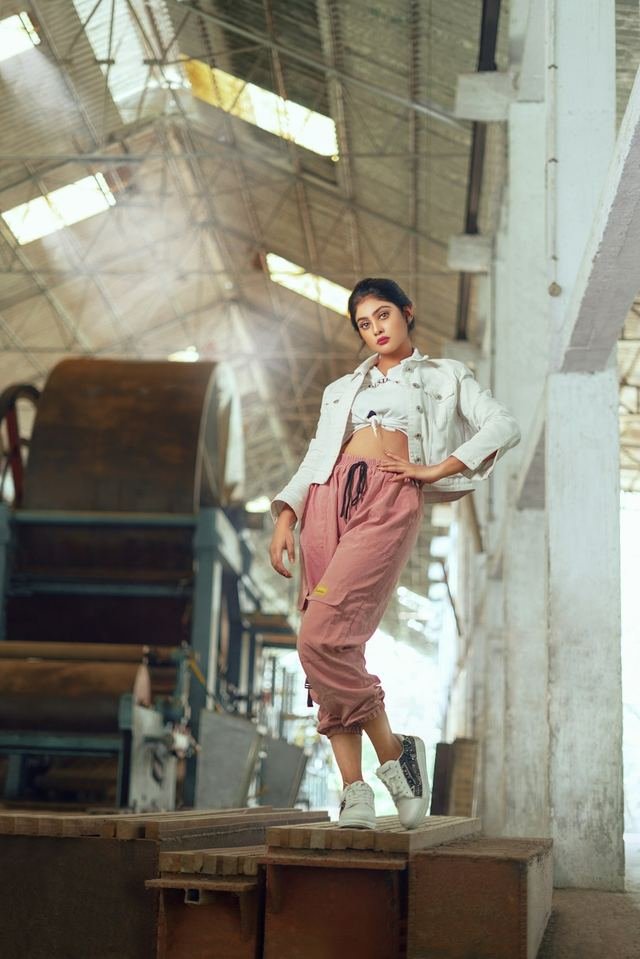 POISE MARKETING studio photography